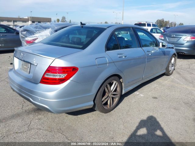 Photo 3 VIN: WDDGF4HB6DF973533 - MERCEDES-BENZ C 250 