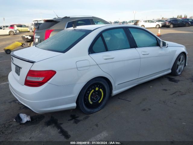 Photo 3 VIN: WDDGF4HB6DR274529 - MERCEDES-BENZ C 250 