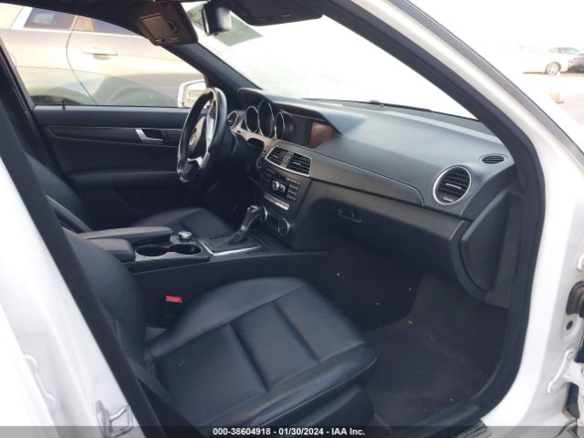 Photo 4 VIN: WDDGF4HB6DR274529 - MERCEDES-BENZ C 250 