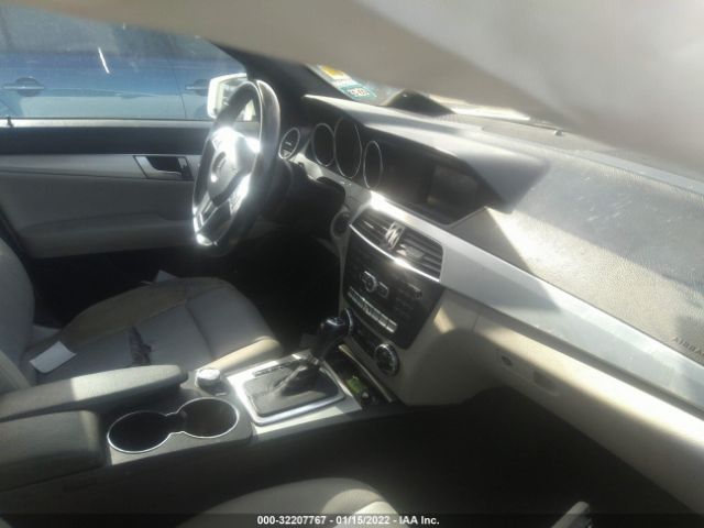 Photo 4 VIN: WDDGF4HB6DR288060 - MERCEDES-BENZ C-CLASS 