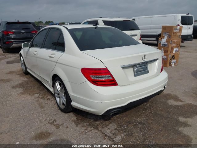 Photo 2 VIN: WDDGF4HB7CA610881 - MERCEDES-BENZ C 250 