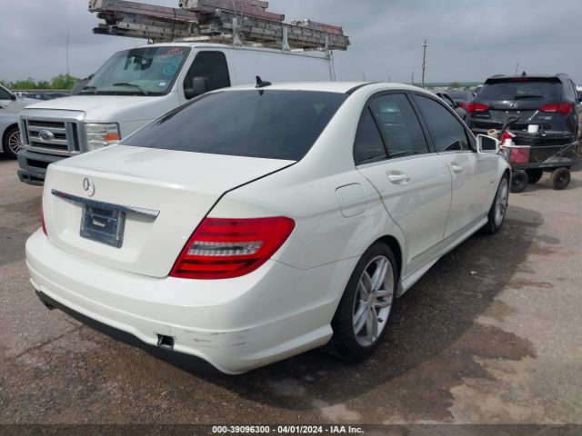 Photo 3 VIN: WDDGF4HB7CA610881 - MERCEDES-BENZ C 250 