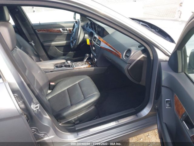 Photo 4 VIN: WDDGF4HB7CA629611 - MERCEDES-BENZ C 250 