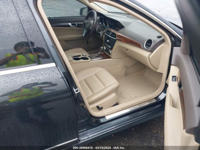 Photo 4 VIN: WDDGF4HB7CR197488 - MERCEDES-BENZ C 250 