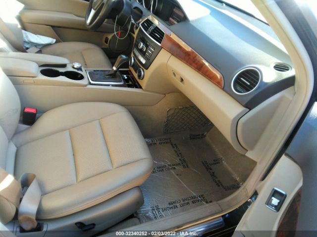 Photo 4 VIN: WDDGF4HB7CR213673 - MERCEDES-BENZ C-CLASS 