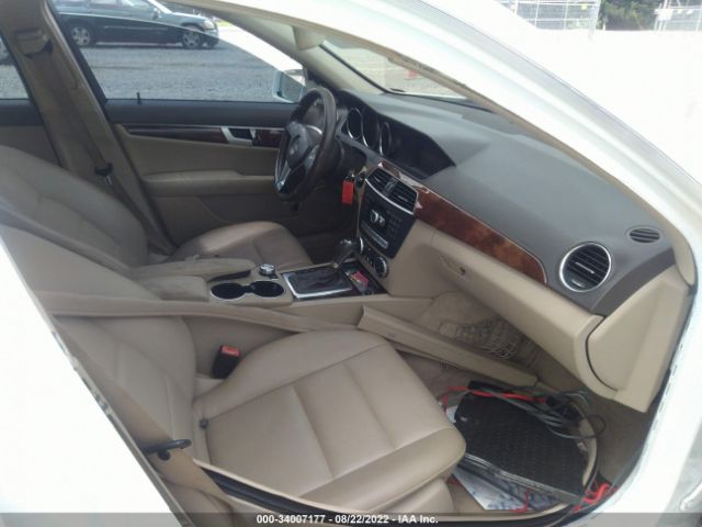 Photo 4 VIN: WDDGF4HB7DA769661 - MERCEDES-BENZ C-CLASS 