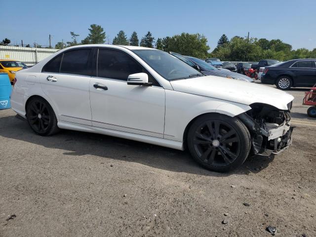 Photo 3 VIN: WDDGF4HB7DA810435 - MERCEDES-BENZ C 250 