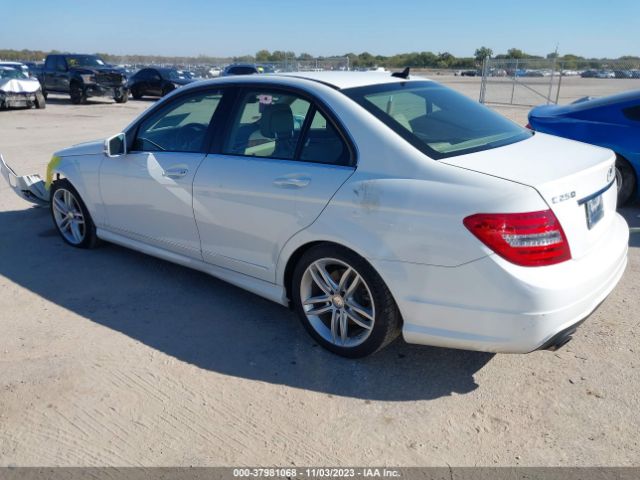 Photo 2 VIN: WDDGF4HB7DA831429 - MERCEDES-BENZ C 250 