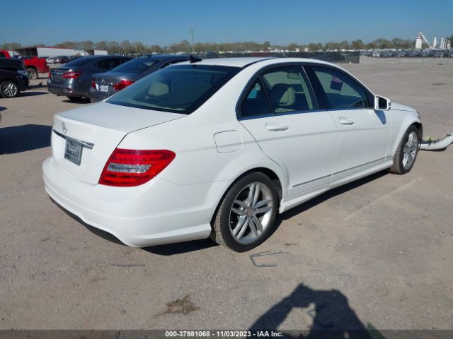 Photo 3 VIN: WDDGF4HB7DA831429 - MERCEDES-BENZ C 250 