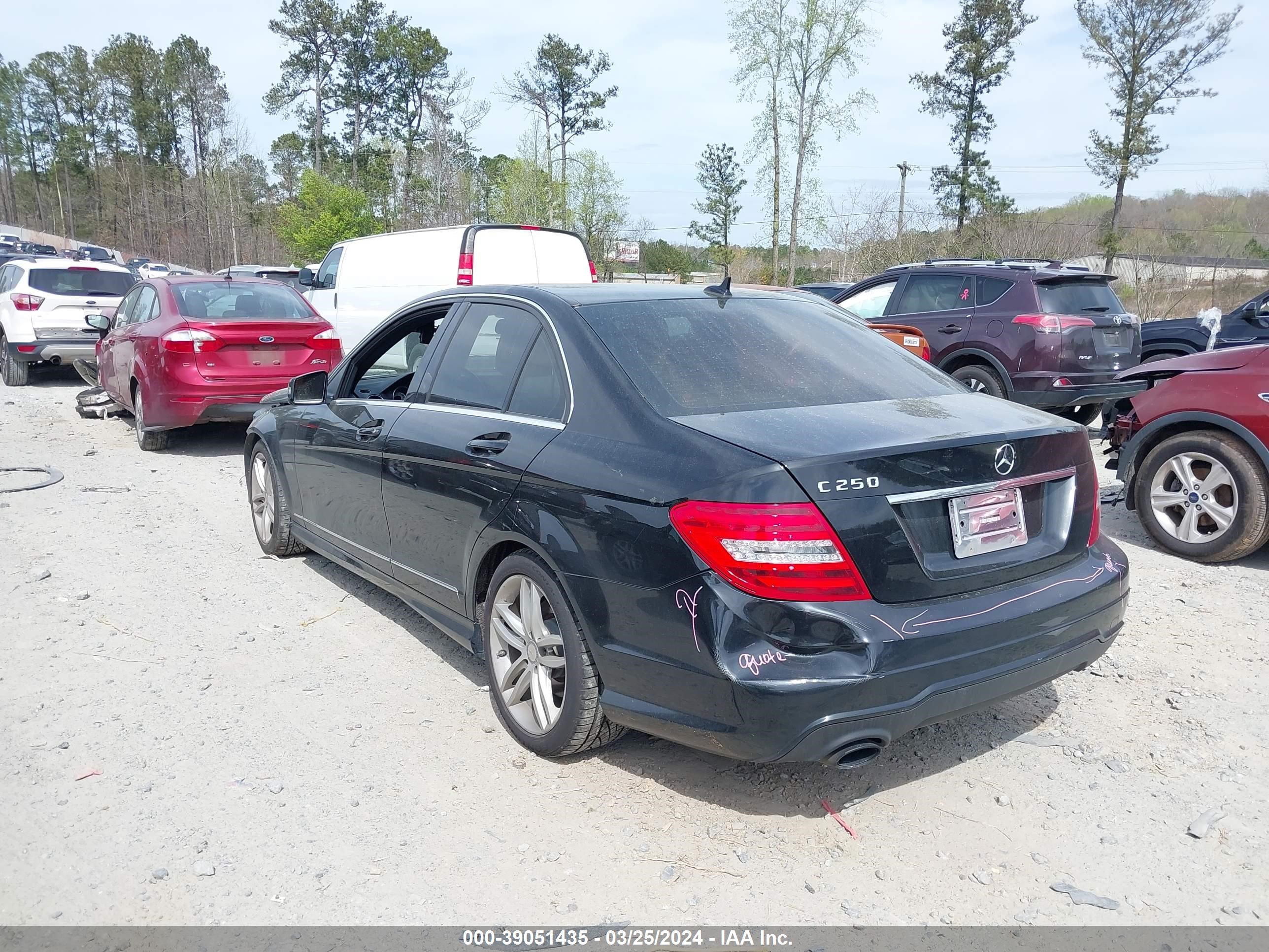 Photo 2 VIN: WDDGF4HB7DR269873 - MERCEDES-BENZ NULL 