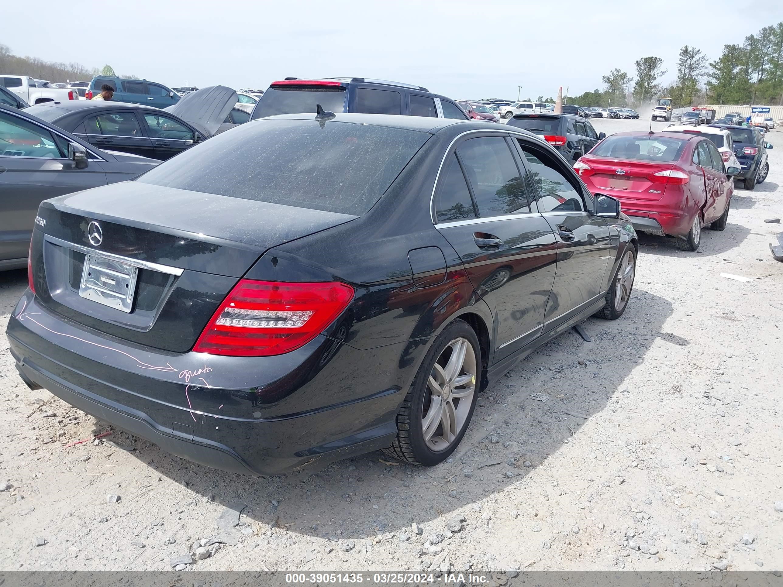 Photo 3 VIN: WDDGF4HB7DR269873 - MERCEDES-BENZ NULL 