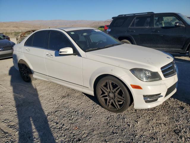 Photo 3 VIN: WDDGF4HB7EG213932 - MERCEDES-BENZ C-CLASS 