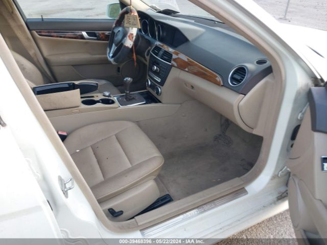 Photo 4 VIN: WDDGF4HB8CA642559 - MERCEDES-BENZ C 250 