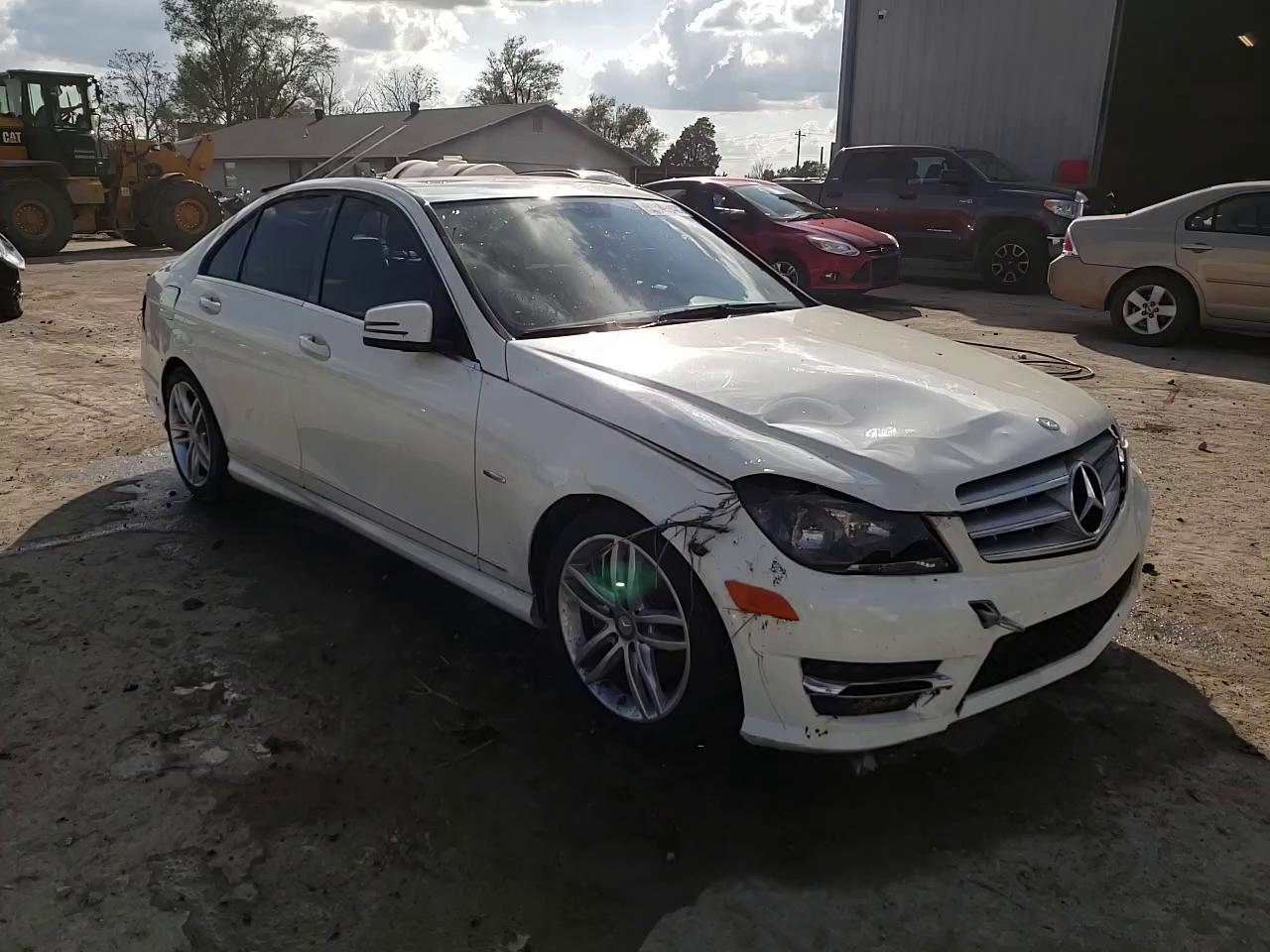 Photo 10 VIN: WDDGF4HB8CR233365 - MERCEDES-BENZ C 250 