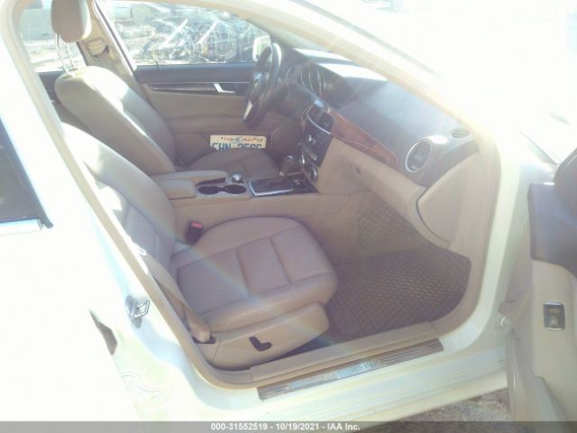 Photo 4 VIN: WDDGF4HB8CR234936 - MERCEDES-BENZ C-CLASS 