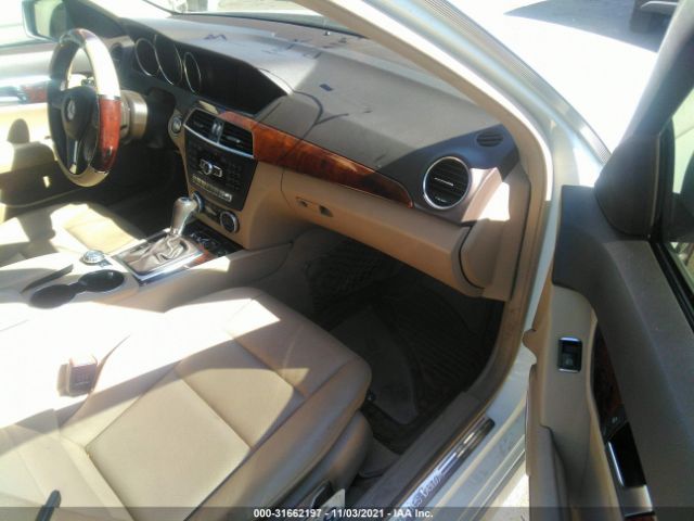 Photo 4 VIN: WDDGF4HB8DA763657 - MERCEDES-BENZ C-CLASS 