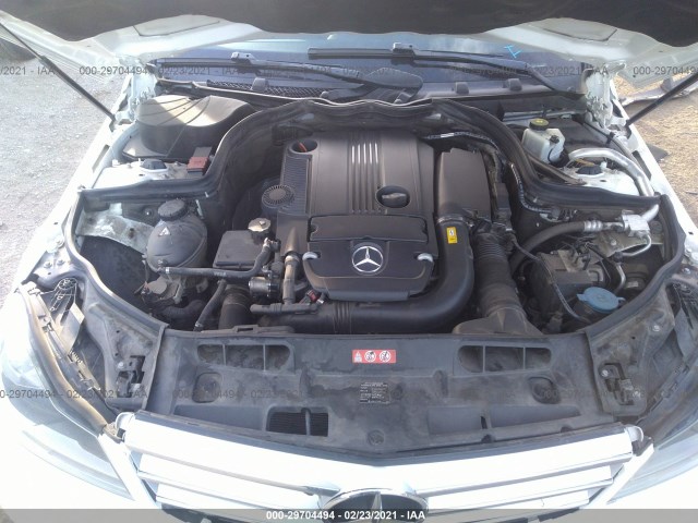 Photo 9 VIN: WDDGF4HB8DA860003 - MERCEDES-BENZ C-CLASS 