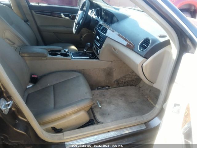 Photo 4 VIN: WDDGF4HB8DR245548 - MERCEDES-BENZ C-CLASS 