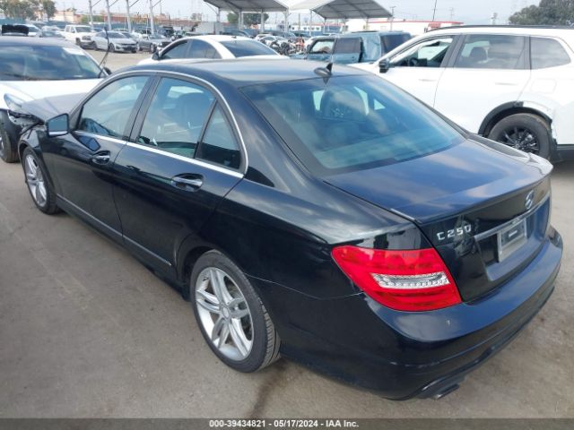 Photo 2 VIN: WDDGF4HB8DR255772 - MERCEDES-BENZ C 250 