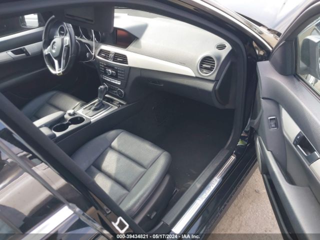 Photo 4 VIN: WDDGF4HB8DR255772 - MERCEDES-BENZ C 250 