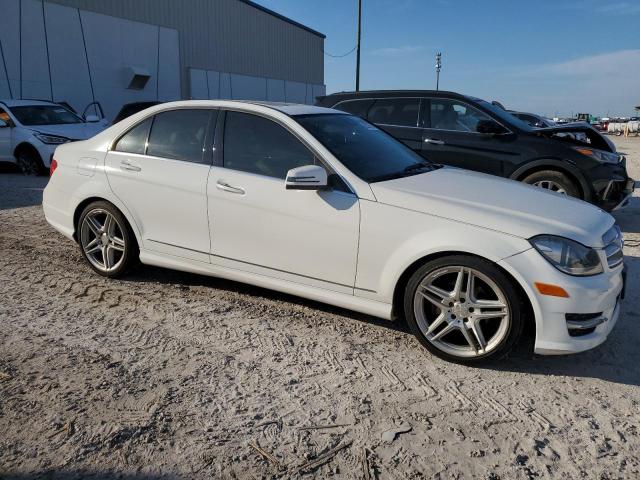 Photo 3 VIN: WDDGF4HB8DR269431 - MERCEDES-BENZ C-CLASS 