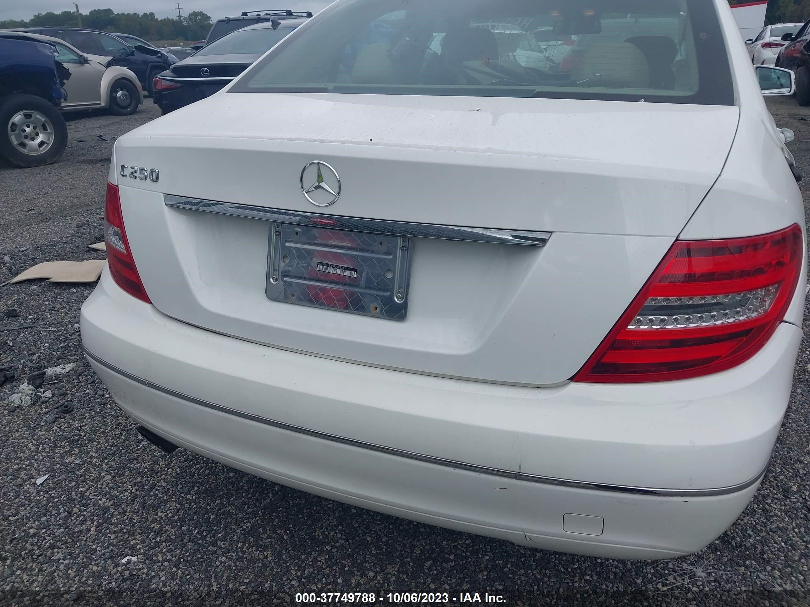 Photo 15 VIN: WDDGF4HB8DR299271 - MERCEDES-BENZ C-KLASSE 