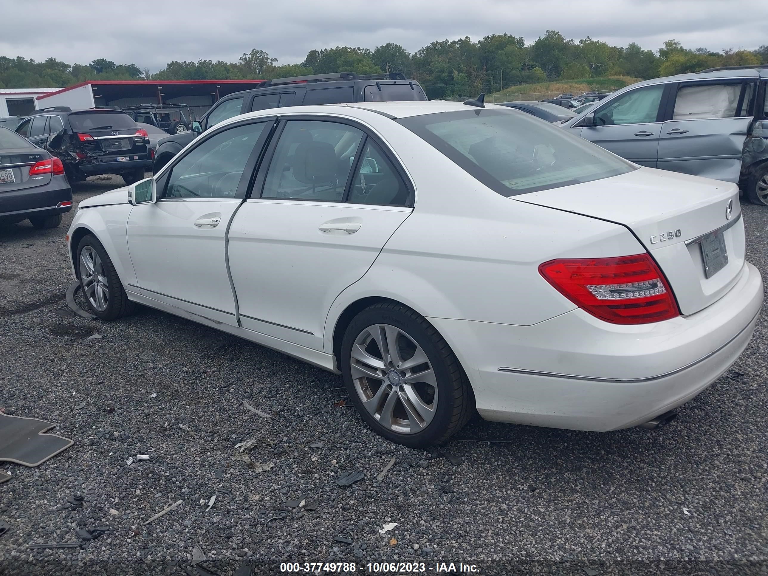 Photo 2 VIN: WDDGF4HB8DR299271 - MERCEDES-BENZ C-KLASSE 