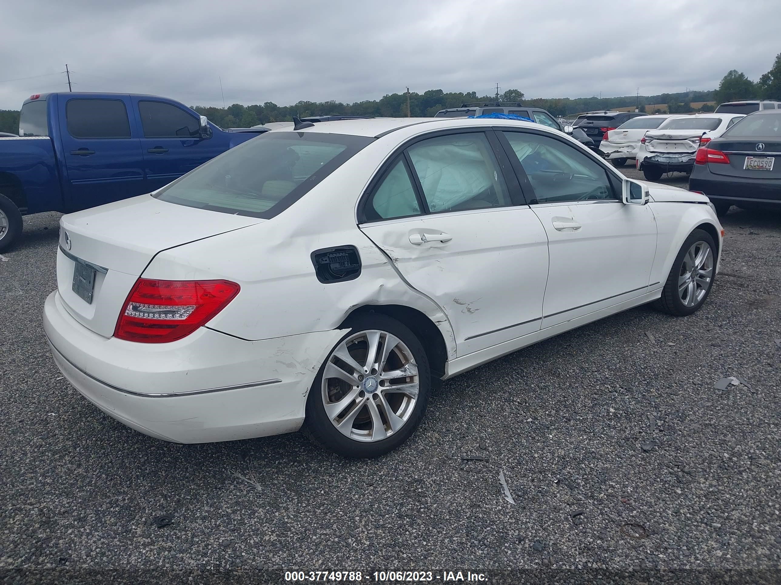 Photo 3 VIN: WDDGF4HB8DR299271 - MERCEDES-BENZ C-KLASSE 