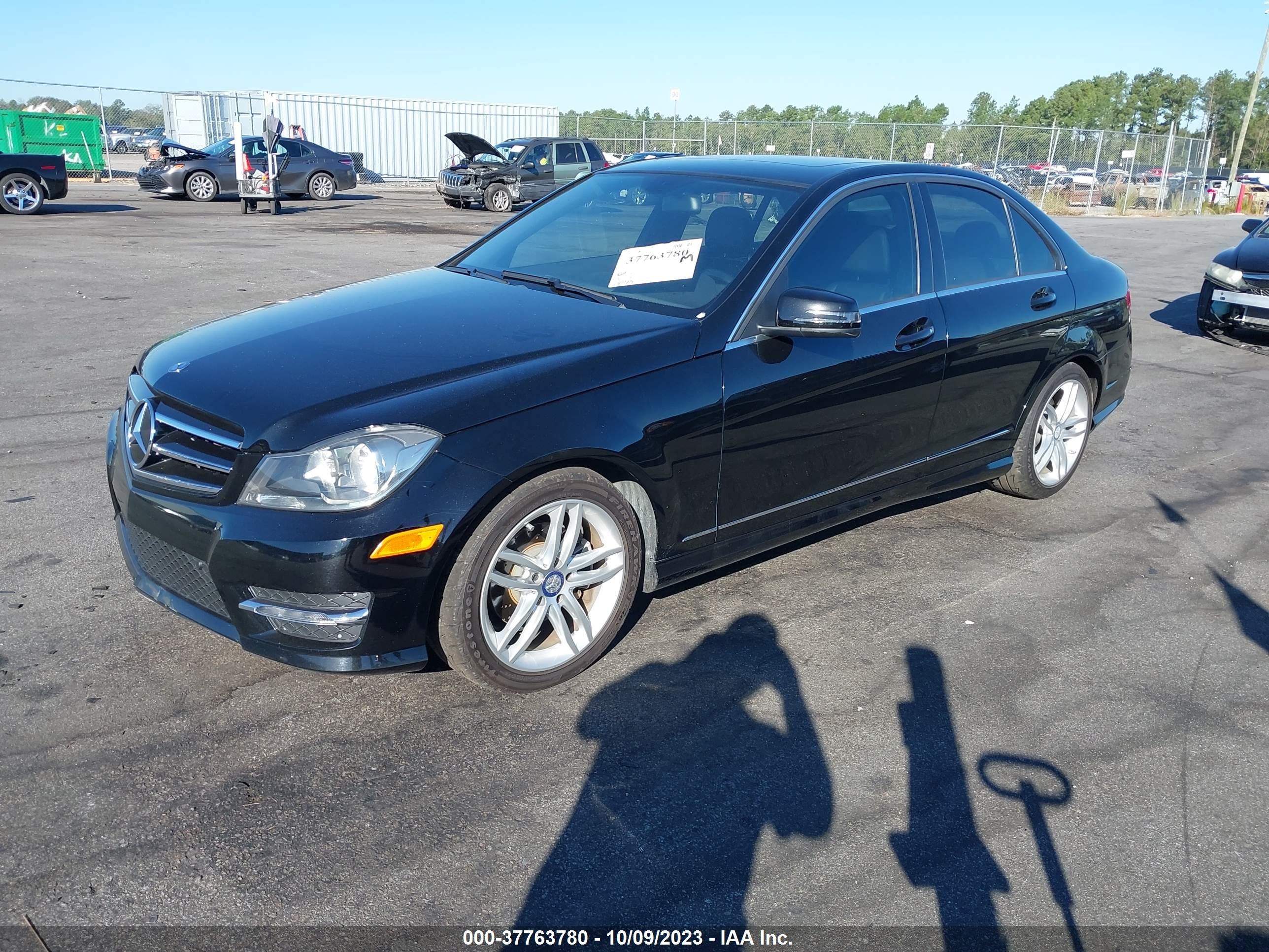 Photo 1 VIN: WDDGF4HB8ER305619 - MERCEDES-BENZ C-CLASS 