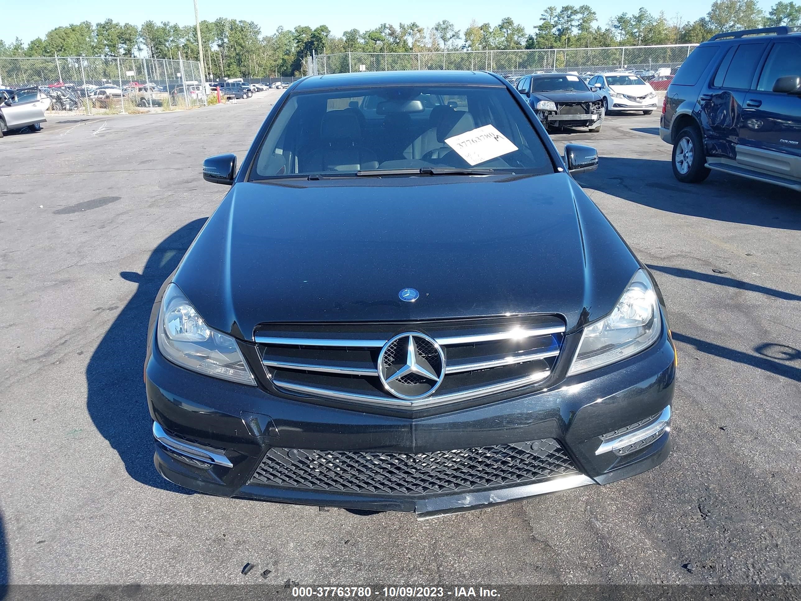 Photo 11 VIN: WDDGF4HB8ER305619 - MERCEDES-BENZ C-CLASS 