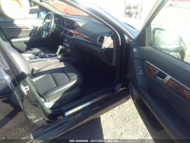 Photo 4 VIN: WDDGF4HB9CR213304 - MERCEDES-BENZ C-CLASS 