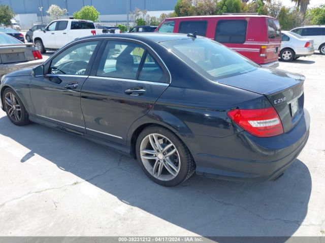 Photo 2 VIN: WDDGF4HB9CR214310 - MERCEDES-BENZ C 250 