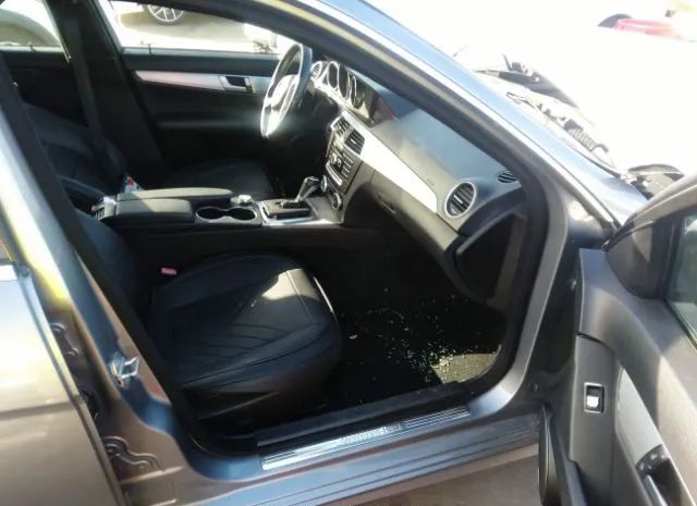 Photo 4 VIN: WDDGF4HB9CR221130 - MERCEDES-BENZ C-CLASS 