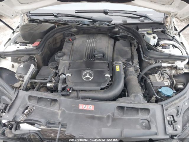 Photo 9 VIN: WDDGF4HB9CR240034 - MERCEDES-BENZ C-CLASS 