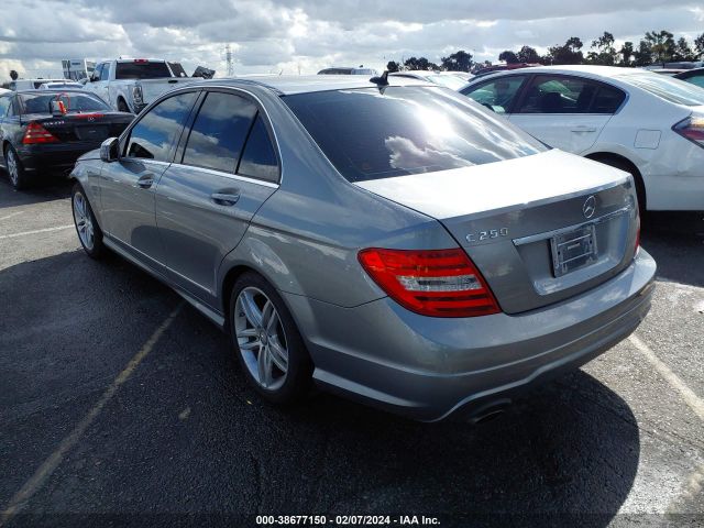 Photo 2 VIN: WDDGF4HB9DA760976 - MERCEDES-BENZ C 250 