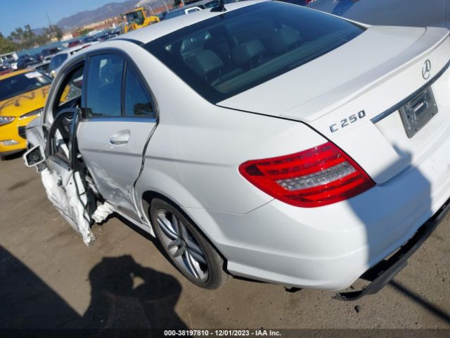 Photo 2 VIN: WDDGF4HB9DR265534 - MERCEDES-BENZ C 250 