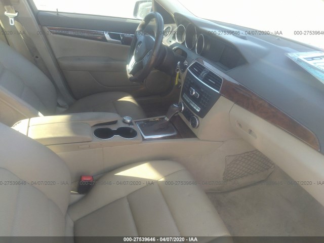 Photo 4 VIN: WDDGF4HB9DR277537 - MERCEDES-BENZ C-CLASS 