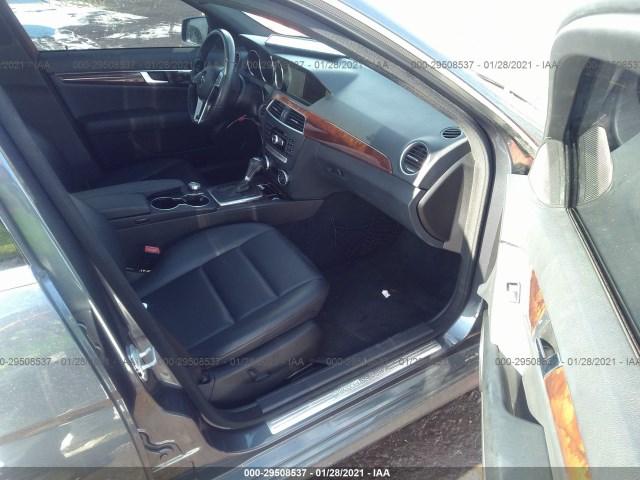 Photo 4 VIN: WDDGF4HB9DR287419 - MERCEDES-BENZ C-CLASS 