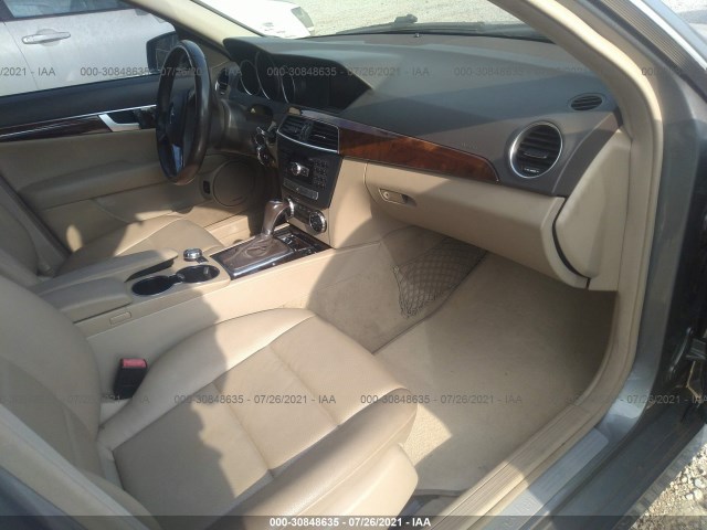 Photo 4 VIN: WDDGF4HB9DR293320 - MERCEDES-BENZ C-CLASS 