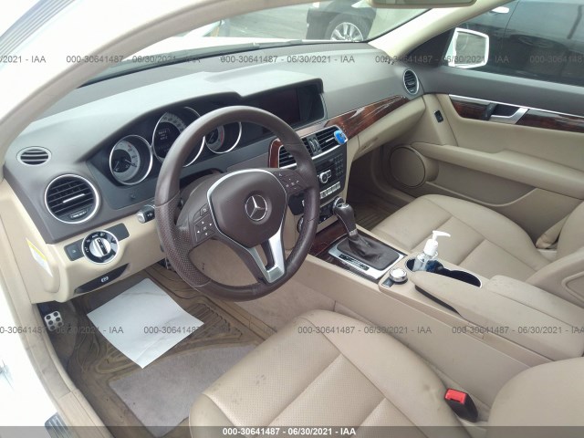 Photo 4 VIN: WDDGF4HB9EG234040 - MERCEDES-BENZ C-CLASS 