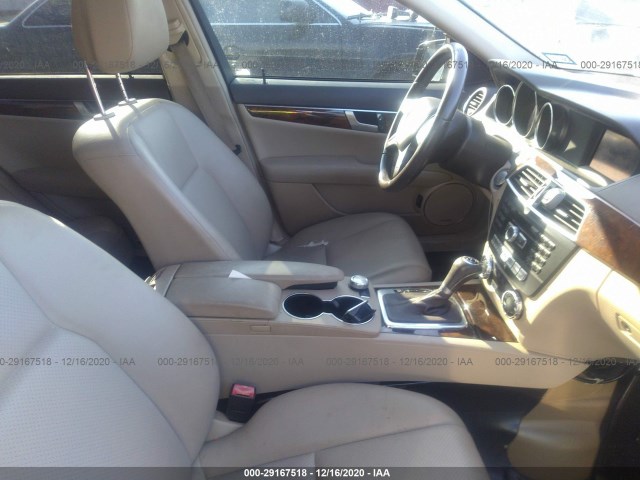 Photo 4 VIN: WDDGF4HBXCA646161 - MERCEDES-BENZ C-CLASS 