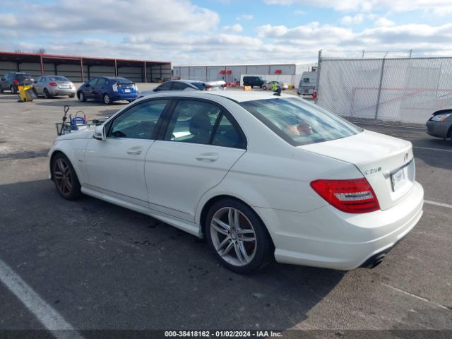 Photo 2 VIN: WDDGF4HBXCA657547 - MERCEDES-BENZ C 250 