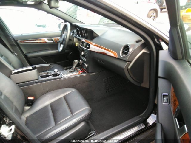 Photo 4 VIN: WDDGF4HBXCR222948 - MERCEDES-BENZ C-CLASS 