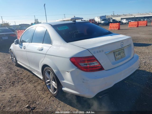 Photo 2 VIN: WDDGF4HBXDR244806 - MERCEDES-BENZ C 250 