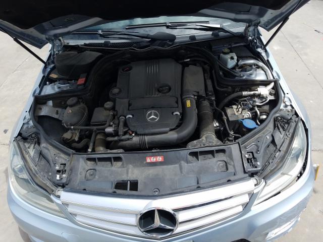 Photo 6 VIN: WDDGF4HBXDR257068 - MERCEDES-BENZ C 250 