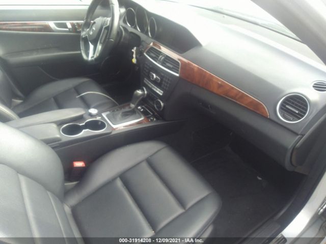 Photo 4 VIN: WDDGF4HBXDR265929 - MERCEDES-BENZ C-CLASS 