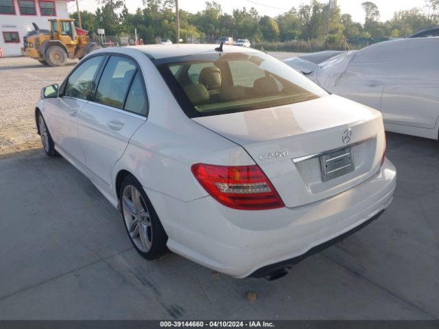 Photo 2 VIN: WDDGF4HBXDR269687 - MERCEDES-BENZ C 