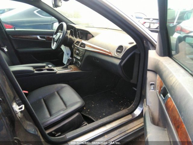 Photo 4 VIN: WDDGF4HBXDR288076 - MERCEDES-BENZ C-CLASS 