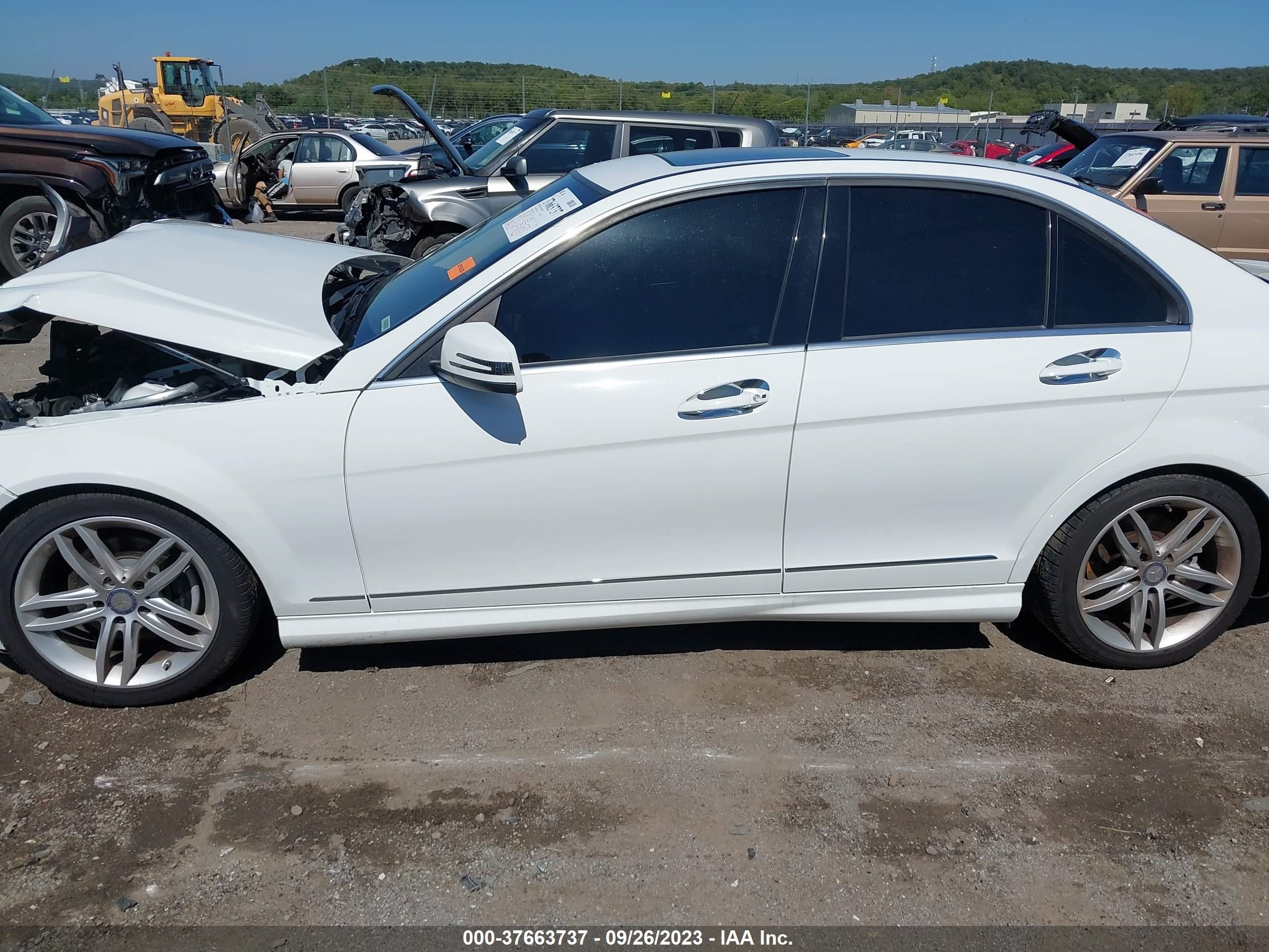 Photo 14 VIN: WDDGF4HBXEA936693 - MERCEDES-BENZ C-KLASSE 