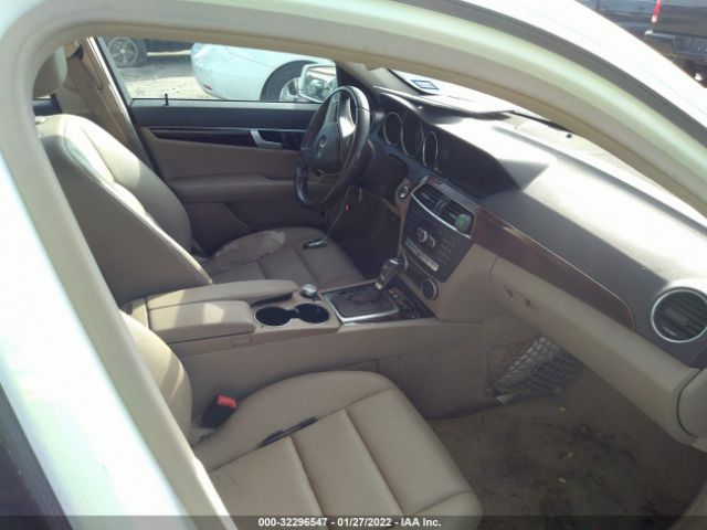 Photo 4 VIN: WDDGF4HBXEG253308 - MERCEDES-BENZ C-CLASS 